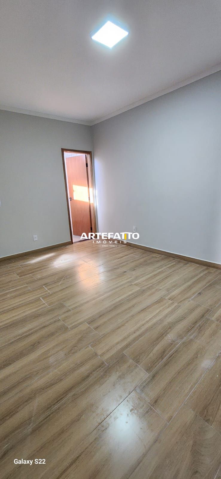  - Casa com 02 dormitórios no Jardim Martins