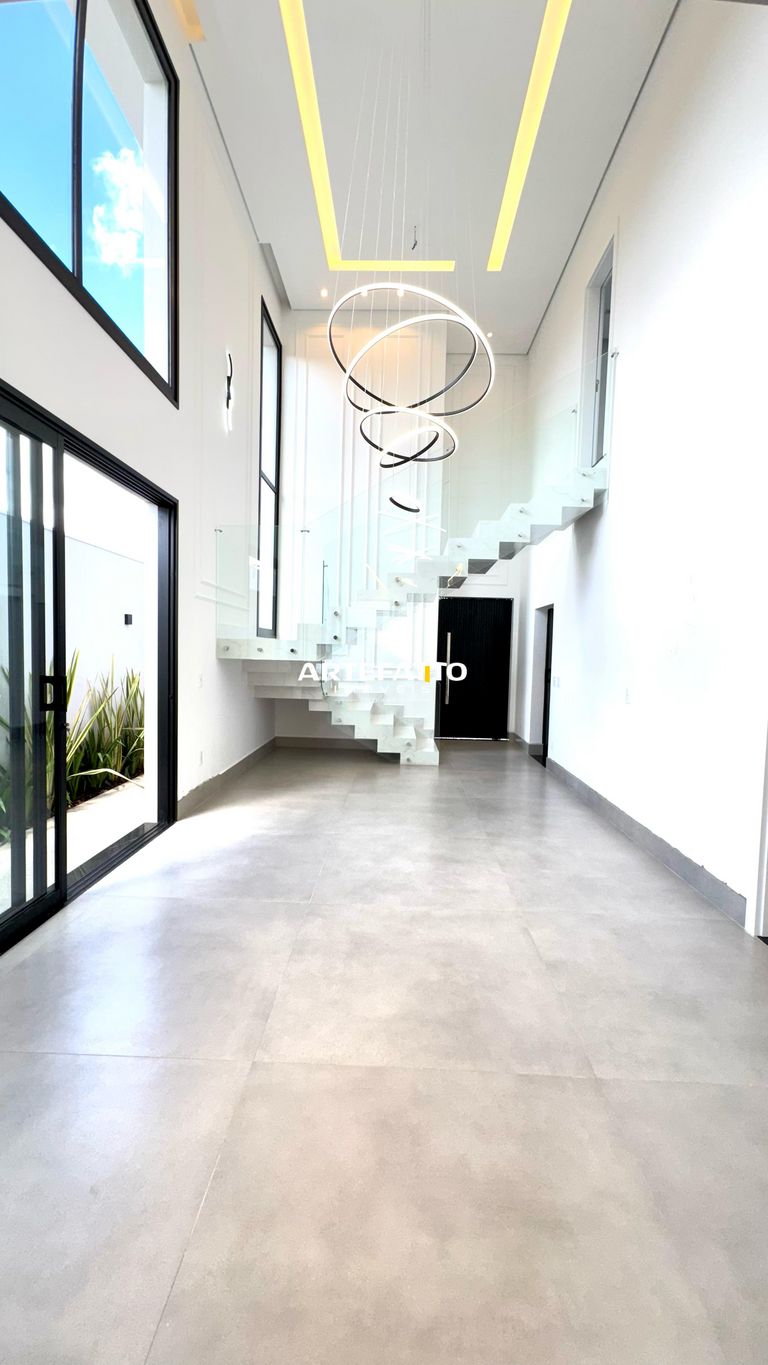  - Casa de condomínio, no Veredas, com 4 suítes.