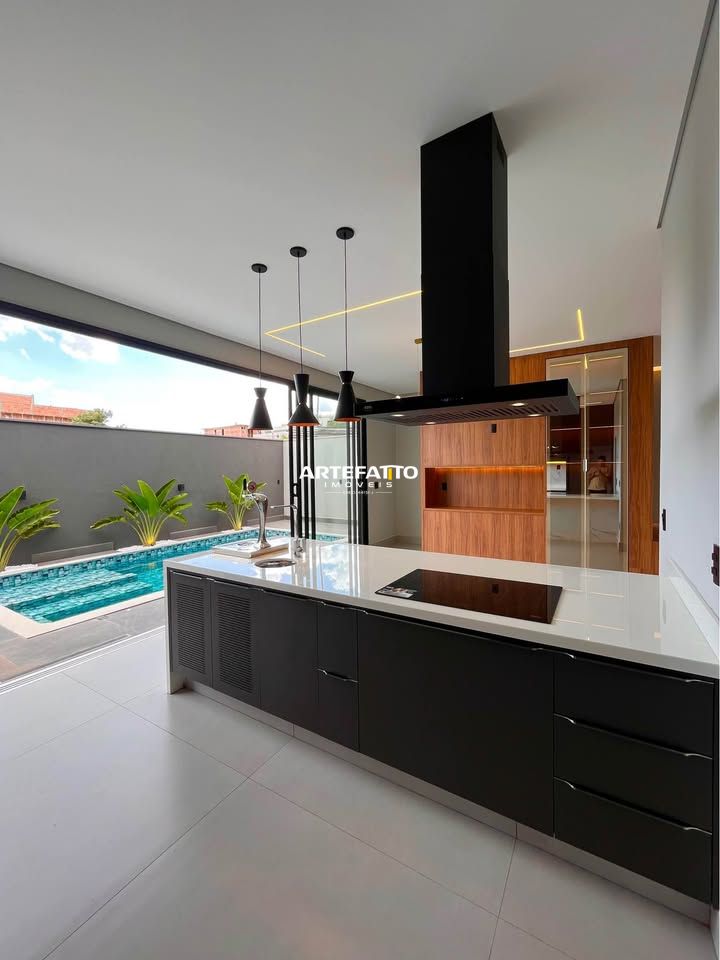  - Casa de condomínio, no Veredas, em Franca, com 4 suítes.