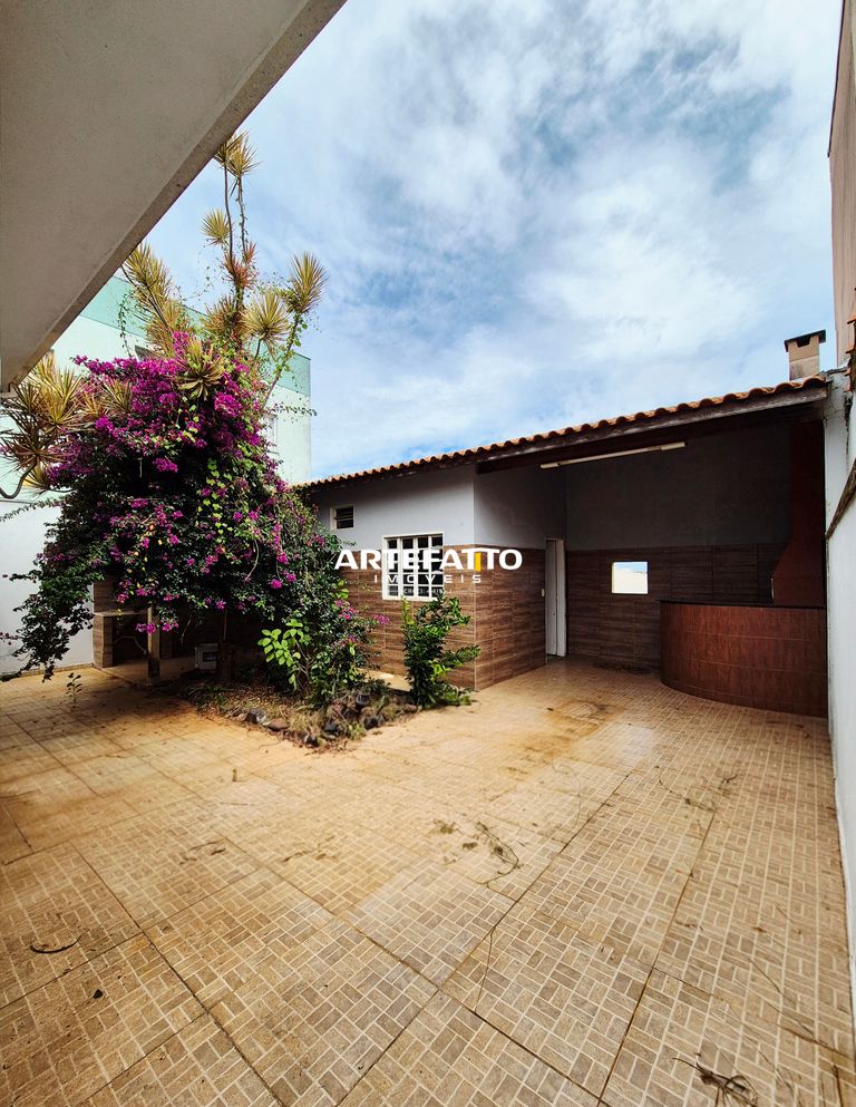  - Casa com 3 dormitórios no bairro Jardim Piratininga