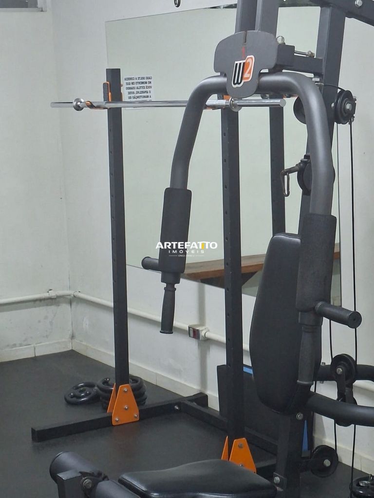  - 
				São 84,55 mt2, divididos da seguinte forma: 4 quatros e 3 banheiros
			