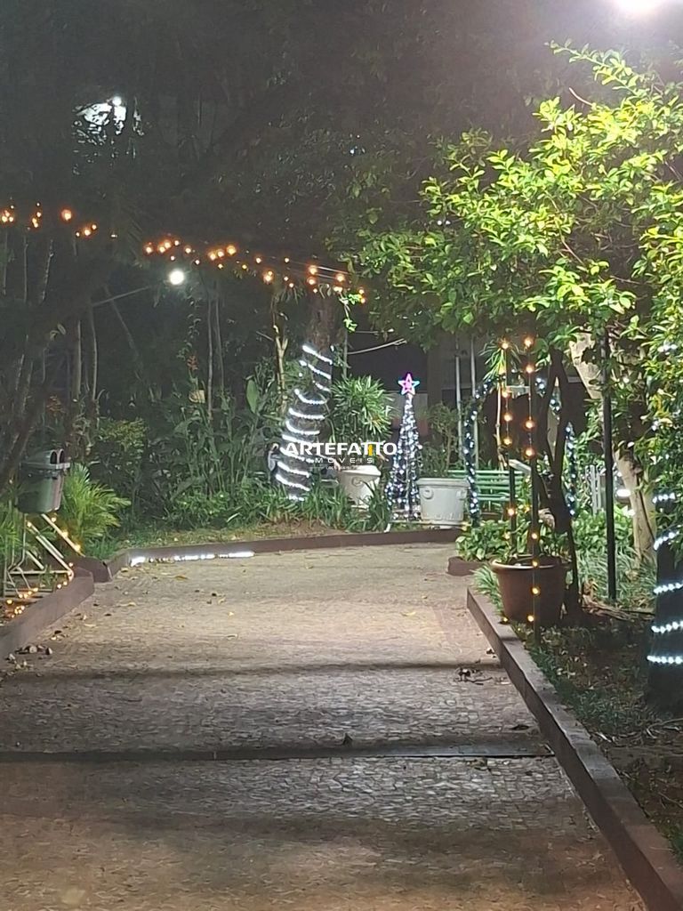 
				São 84,55 mt2, divididos da seguinte forma: 4 quatros e 3 banheiros
			 - Zbroker Imóveis