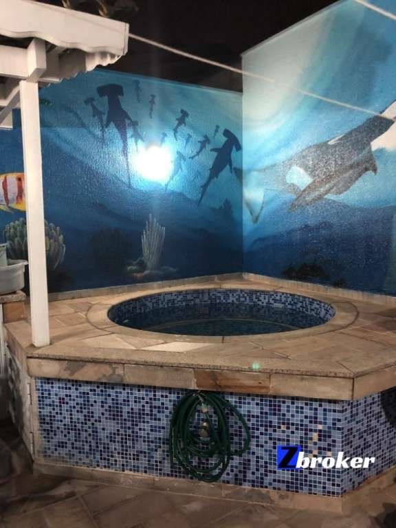  - 
				Cobertura com Piscina- Com 3 quartos (sendo 1 suite) com 108m2
			