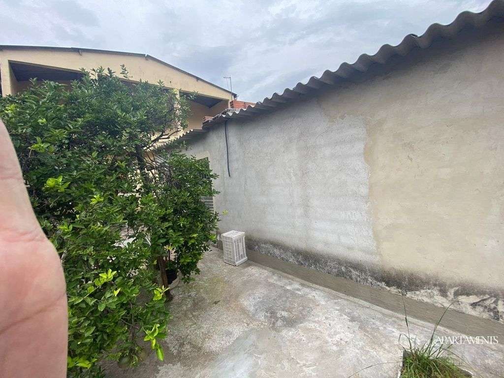  - 
				Terreno com 3 Casas com 3 vagas de carro e moto.
			