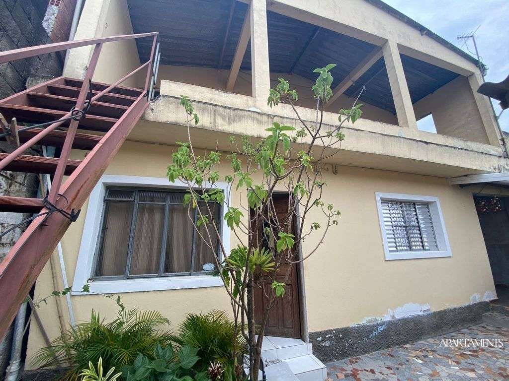 
				Terreno com 3 Casas com 3 vagas de carro e moto.
			 - Zbroker Imóveis