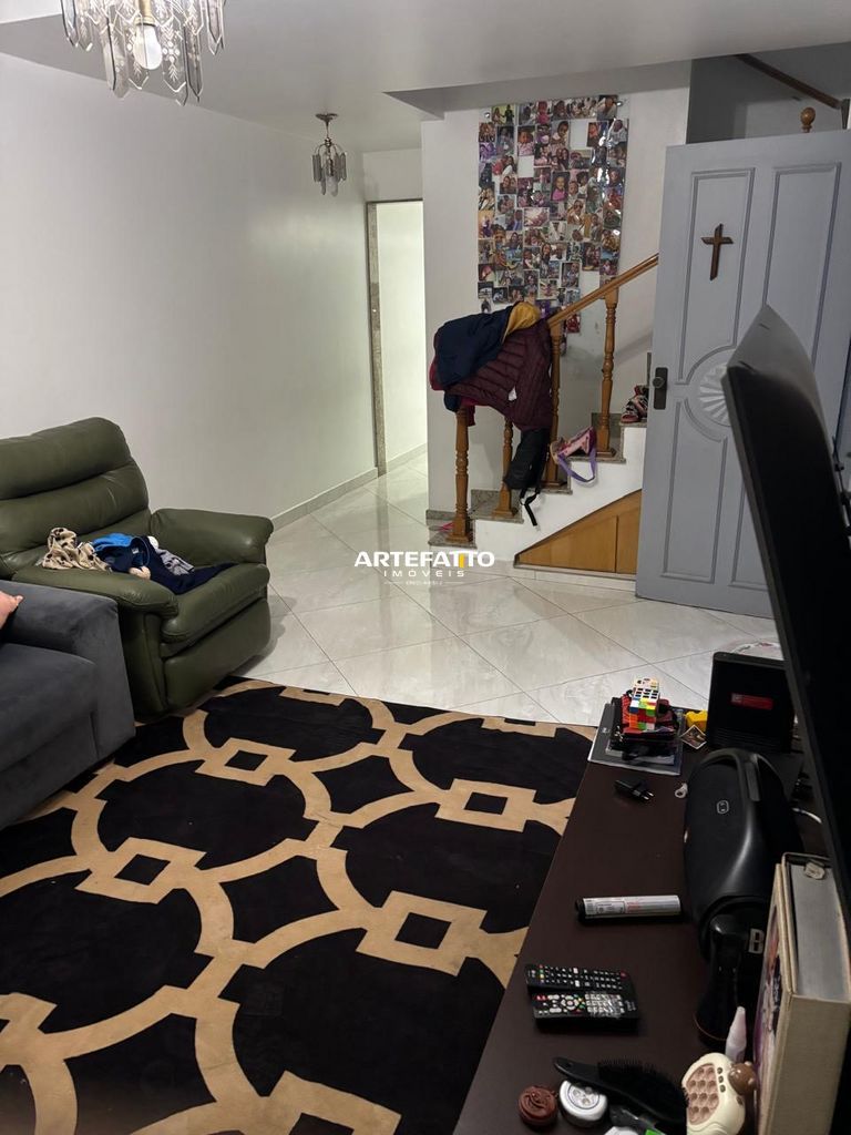  - 
				3 dormitórios, sendo 1 suíte aconchegante,Edícula com banheiro
			