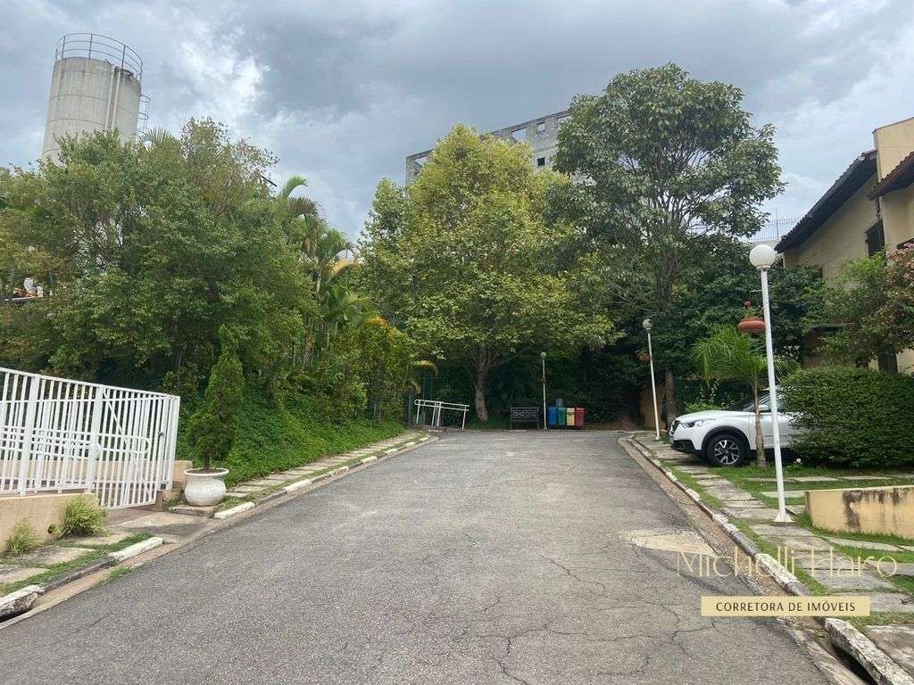  - Sobrado à Venda em Horto do Ipê, São Paulo - SP