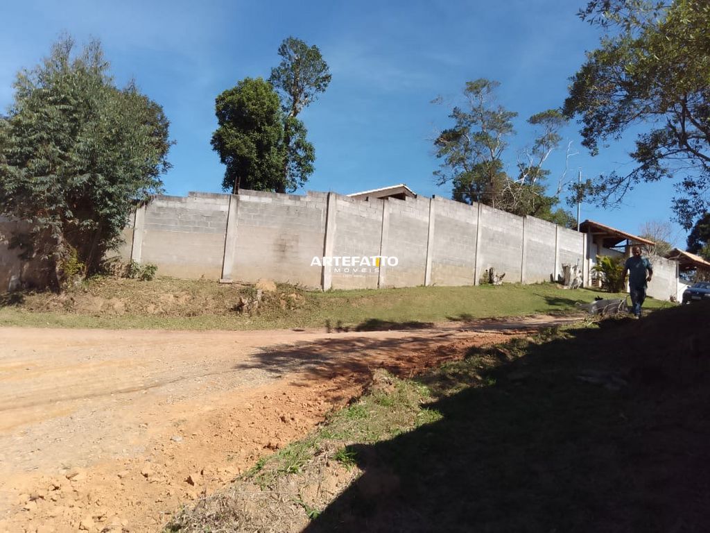  - 
				Sitio com Piscina - Todo Murado
			