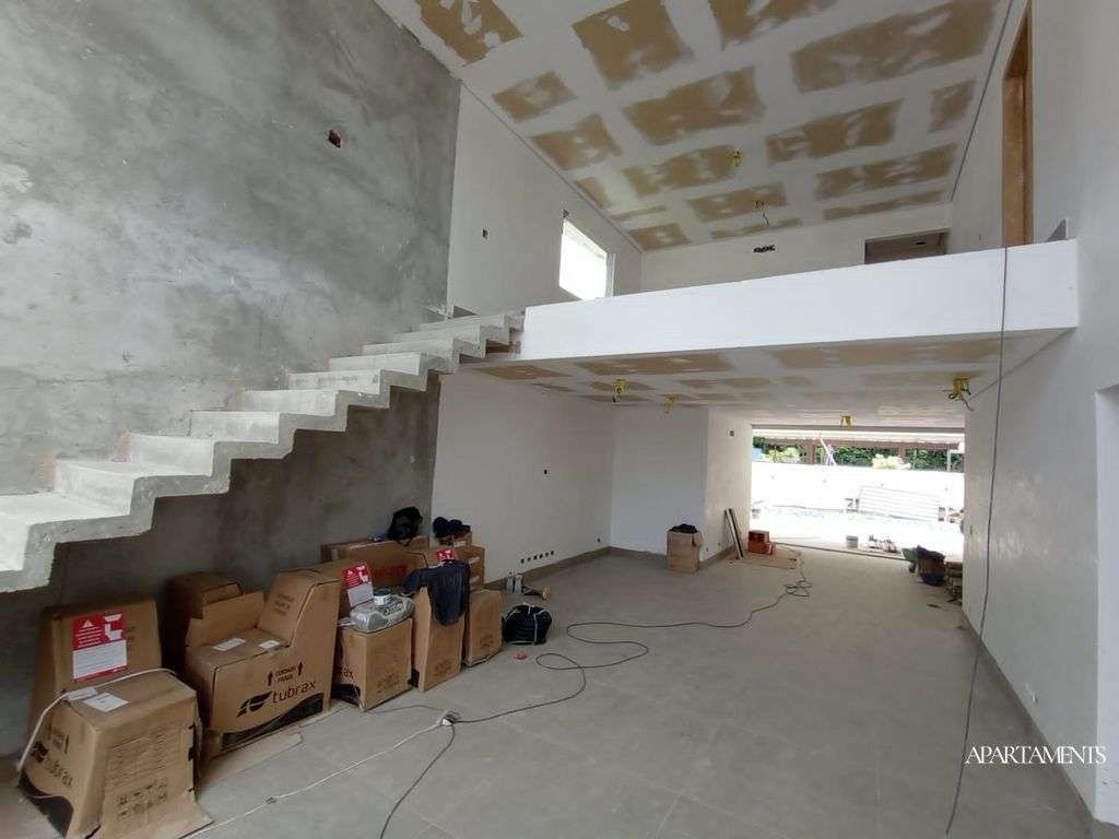  - Casa à Venda em Massaguaçu, Caraguatatuba - SP