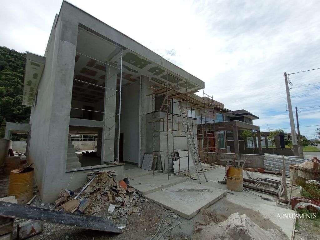  - Casa à Venda em Massaguaçu, Caraguatatuba - SP