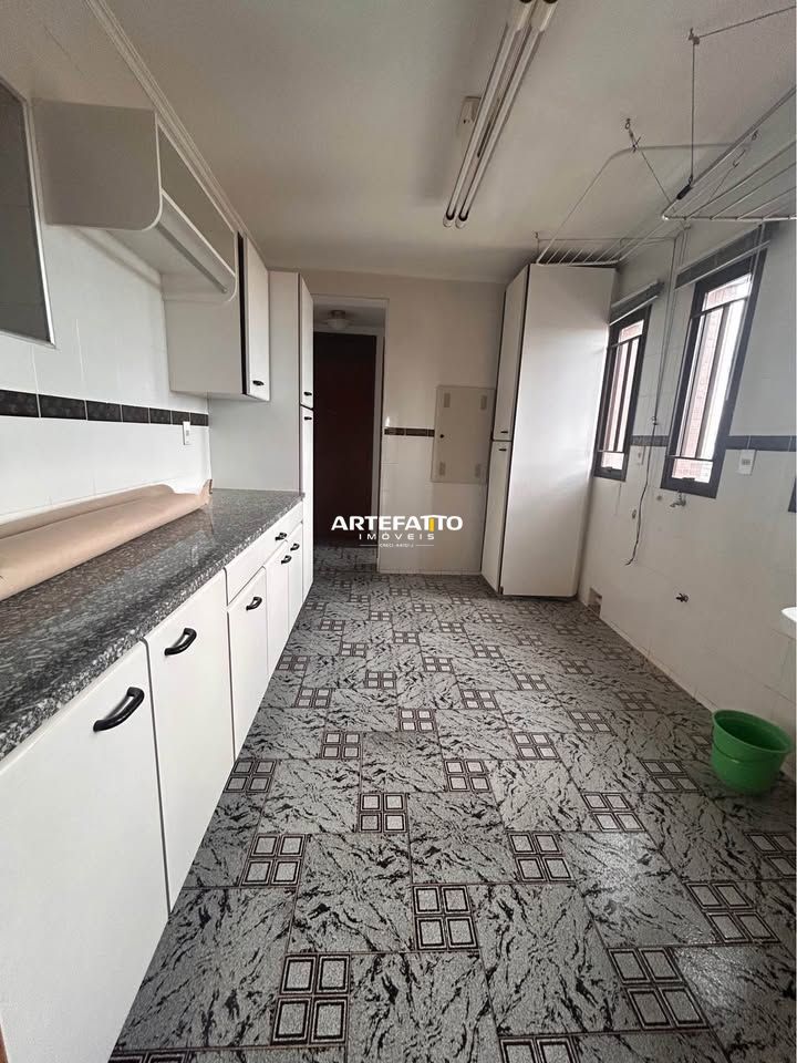  - 
				Apartamento no Ed José Russo com 04 dormitórios
			