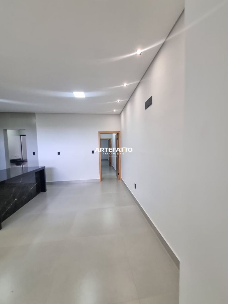  - 
				Apartamento Santa Lúcia, 2 dorm. sendo 1 suíte, 2 vagas de garagem.
			