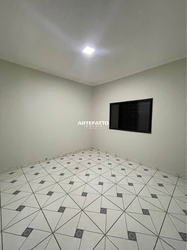  - 
				Casa à venda no Jardim Ipanema, 2 dormitórios
			