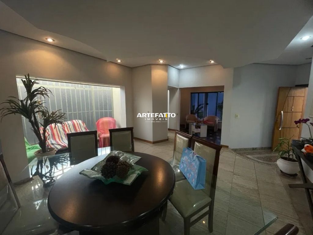 Casa à venda com 3 quartos, 270m² - Jardim Santana,Franca 