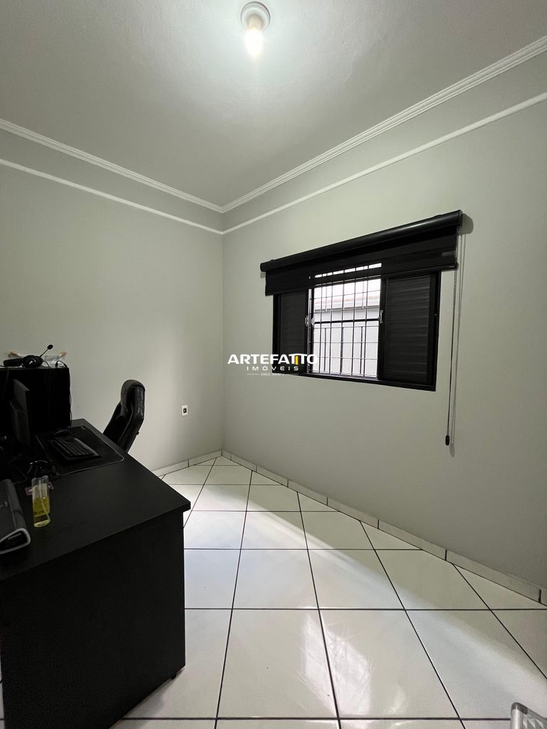  - 
				Casa com 2 dormitórios no Prolongamento Angela Rosa
			