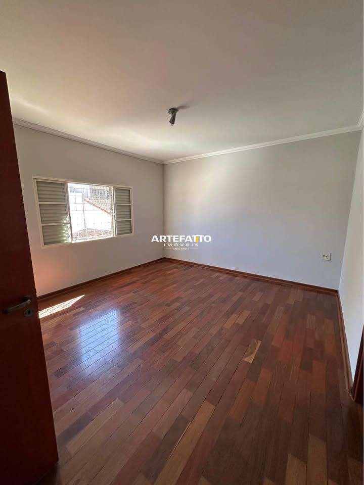  - 
				Sobrado com 3 suítes no bairro Santo Agostinho
			