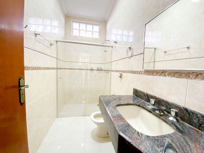  - 
				Casa com 4 dormitórios de 260m² no bairro São José em Franca/SP
			