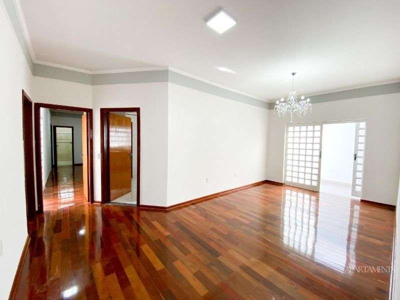 Casa à venda com 4 quartos, 260m² - São José,Franca 