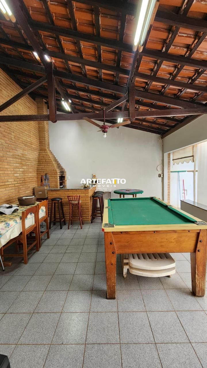  - 
				Casa na Avenida Santa Cruz para comércio
			