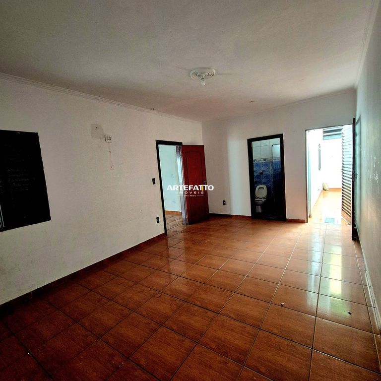  - 
				Casa na Vila Santos Dumont com 4 dormitórios
			
