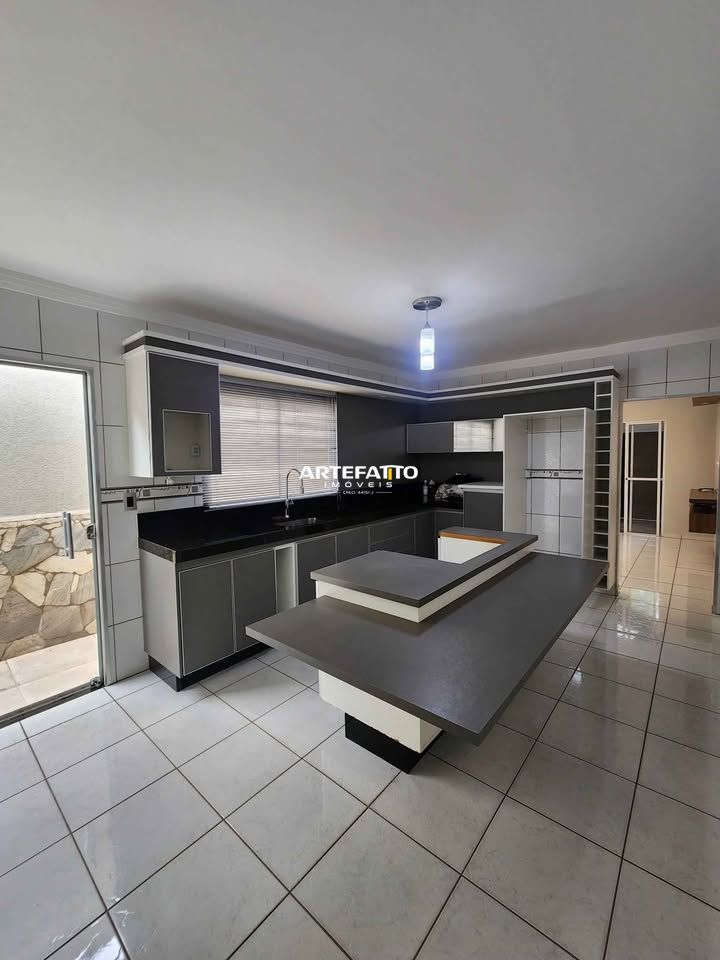  - 
				Casa com 2 dormitórios no bairro Primo Meneghetti
			