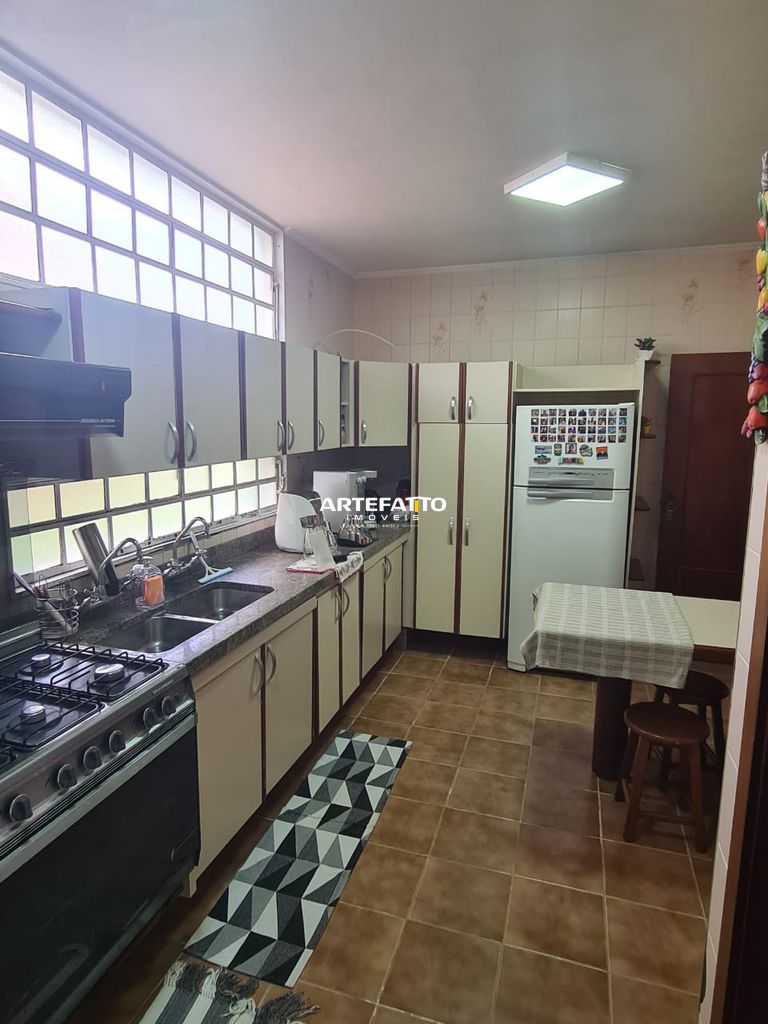  - 
				Casa à venda em Franca, Centro, com 4 quartos, 282m²
			