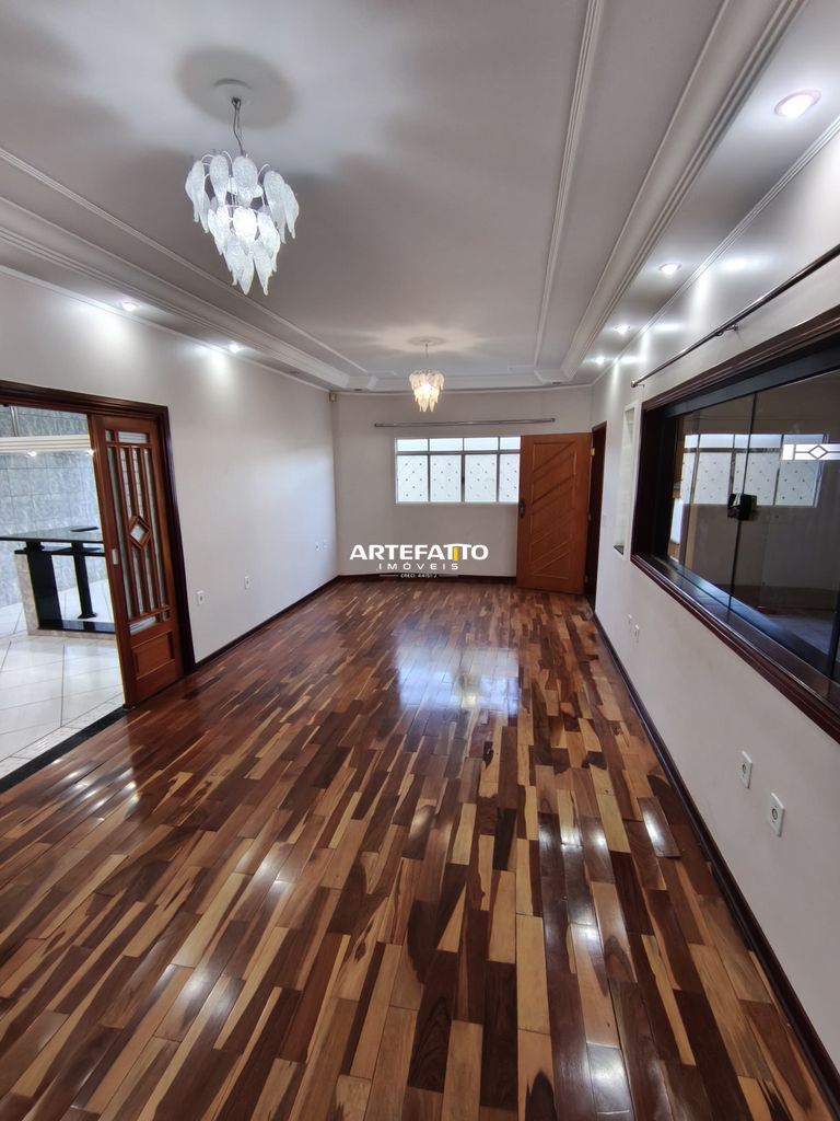 Casa à venda com 3 quartos, 237m² - Jardim Barão,Franca 