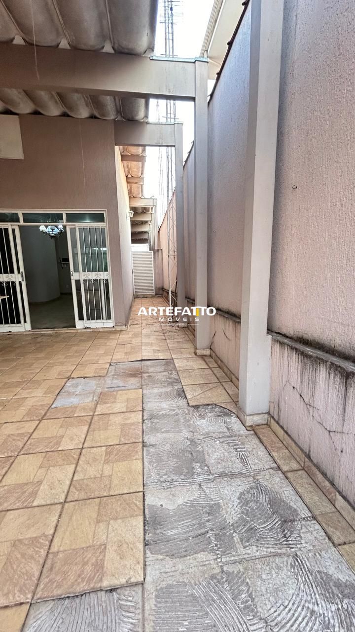  - 
				VENDE-SE ÓTIMA CASA JARDIM CONSOLAÇÃO MELHOR LOCALIZAÇÃO DO BAIRRO
			