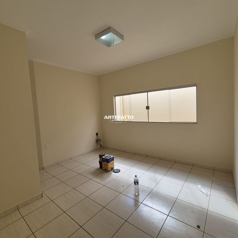  - 
				Casa com 3 dormitórios no bairro José de Carlos
			