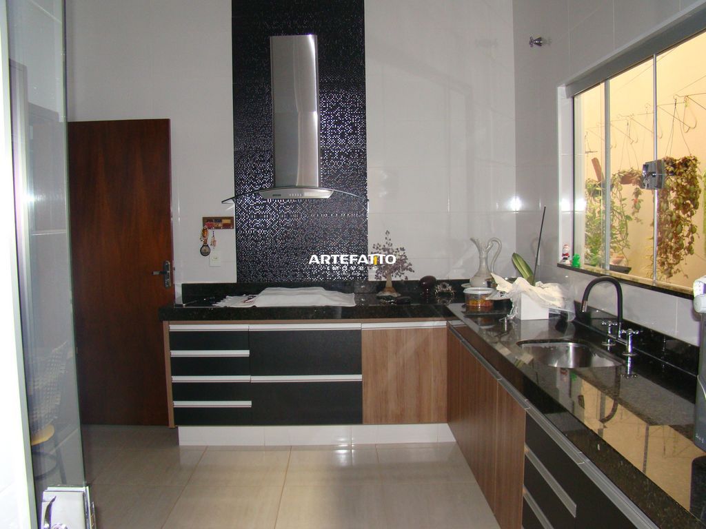 Casa à venda com 3 quartos, 158m² - Residencial São Jerônimo,Franca 