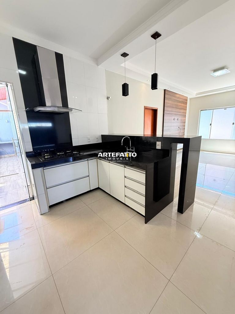  - 
				Casa com 3 dormitórios no bairro Villa Real
			