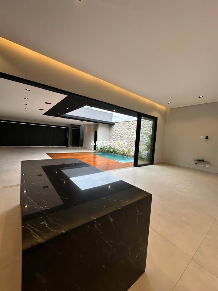  - 
				Casa à venda em Franca, Jardim Santa Lúcia, com 3 suítes, 275m²
			