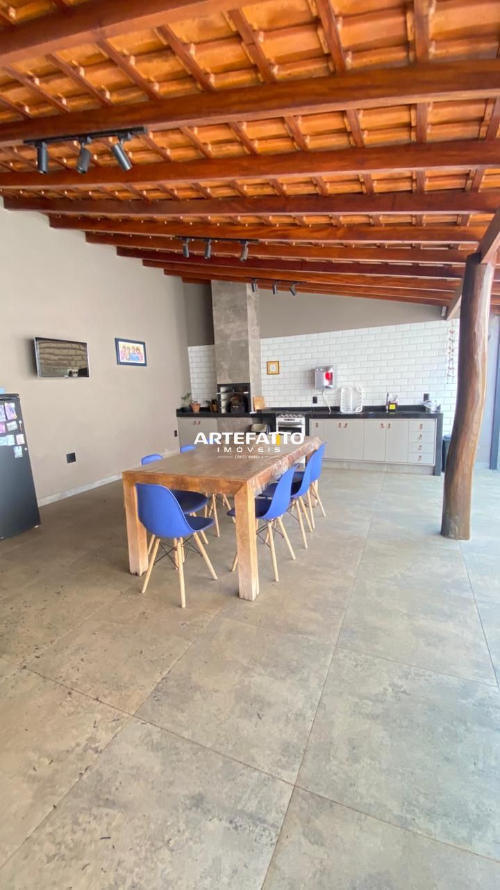  - 
				Casa com 3 dormitórios no bairro Vila Imperador
			