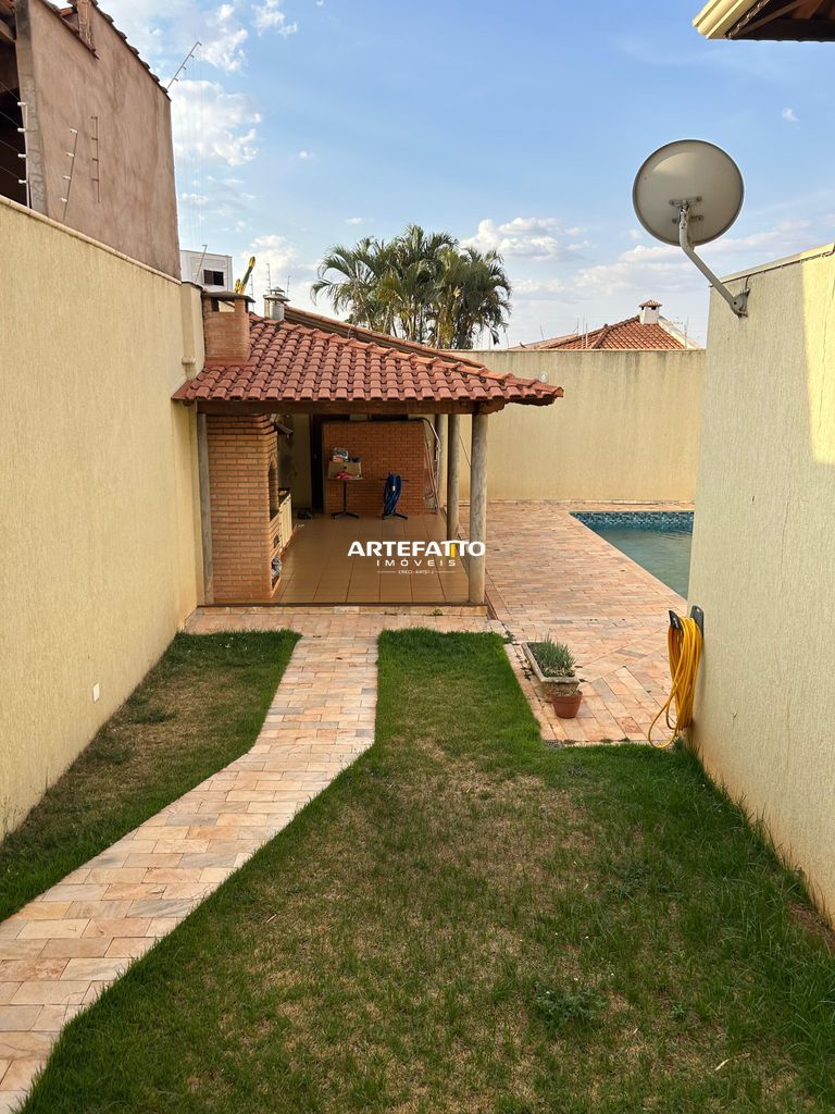  - 
				Casa com 5 dormitórios no bairro Jardim Beatriz
			