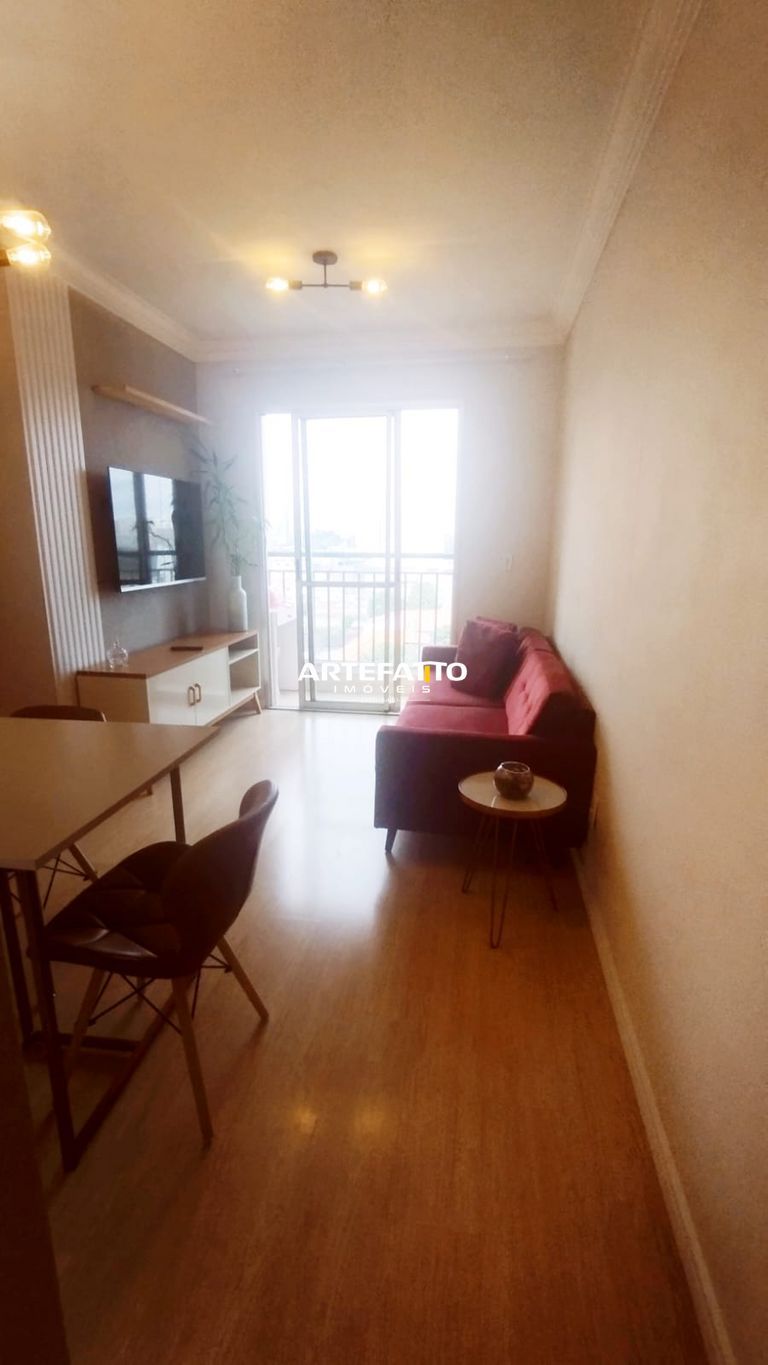  - 
				Apartamento 2 dormitórios varanda e vaga de garagem
			