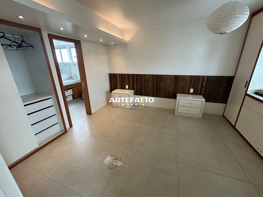  - Este apartamento reformado está localizado em uma das regiões mais práticas