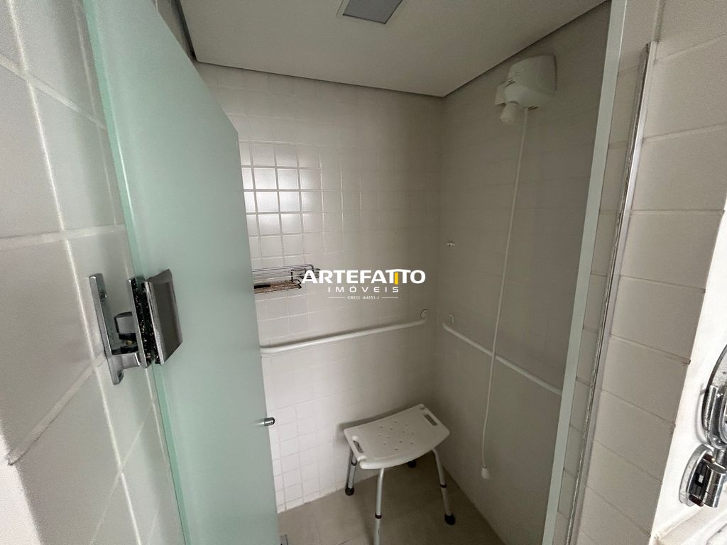  - Este apartamento reformado está localizado em uma das regiões mais práticas