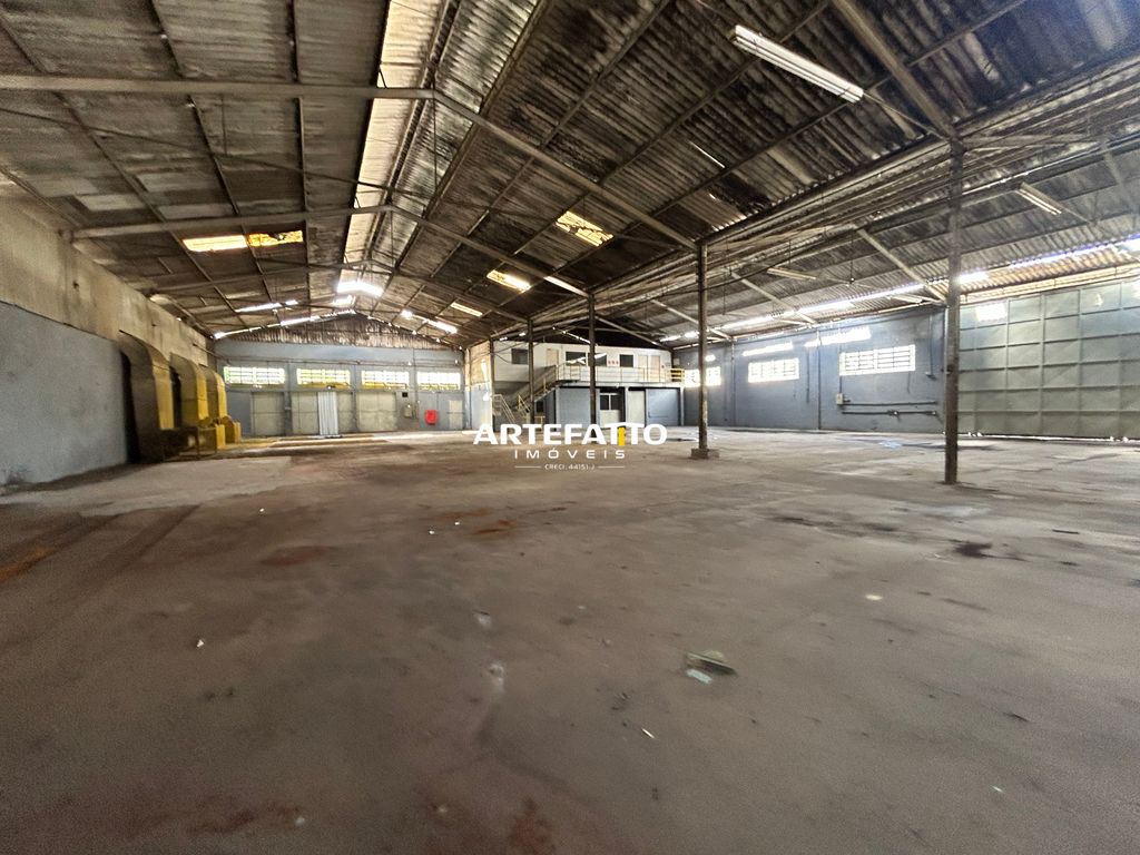 GALPÃO INDUSTRIAL/COMERCIAL PARA LOCAÇÃO/FRENTE PARA A Rodovia Régis Bittencourt - Imobiliária Artefatto Imóveis - Franca/SP