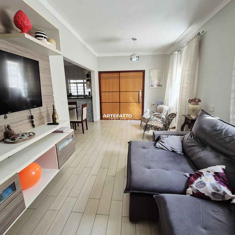  - Casa com 4 dormitórios no bairro Vila Nossa Senhora das Graças