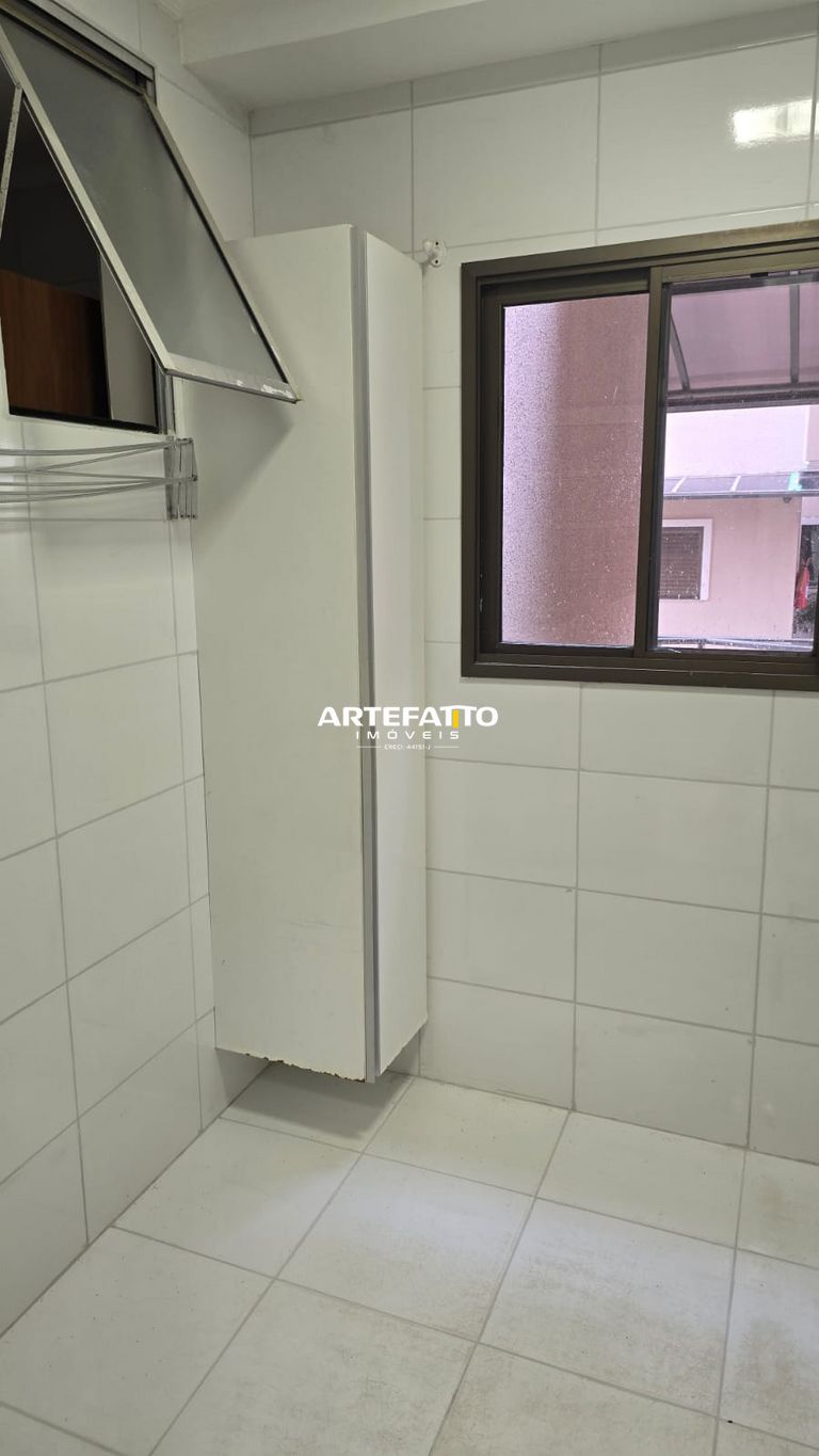  - Apartamento com 3 dormitórios