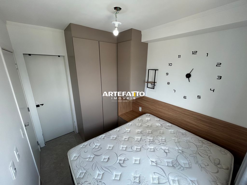 - Amplo apartamento semi mobiliado, faltando apenas uma mesa e sofá !