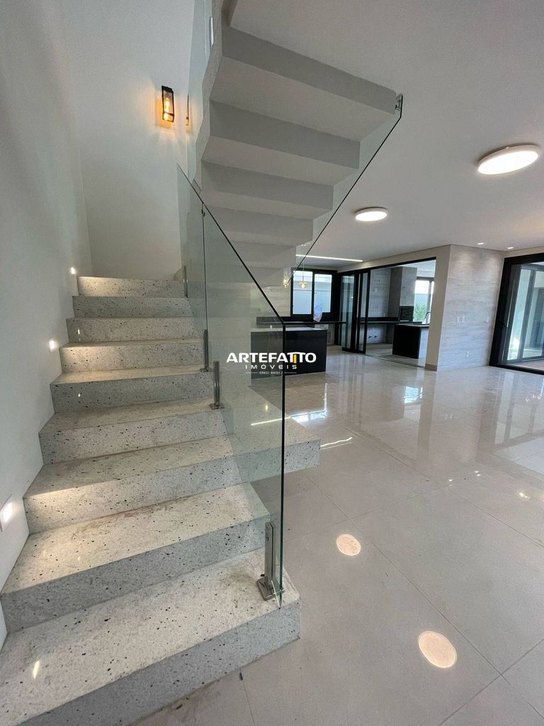  - Casa de condomínio à venda, em Franca, no Residencial Olivito, com 343m².