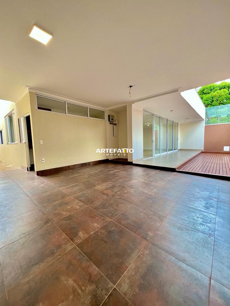 Casa à venda com 3 quartos, 212m² - Parque do Castelo,Franca 