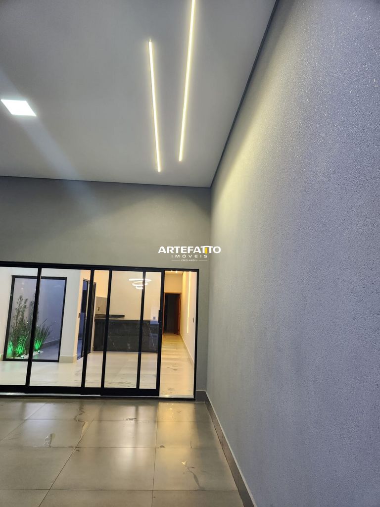  - Linda Casa Jd. Flórida, 2 dorm. 1 com suíte e closet, 2 vagas garagem.