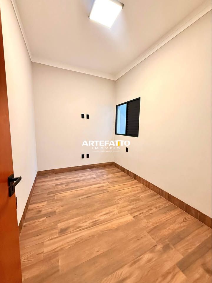  - Casa com 3 dormitórios no bairro Parque Moema