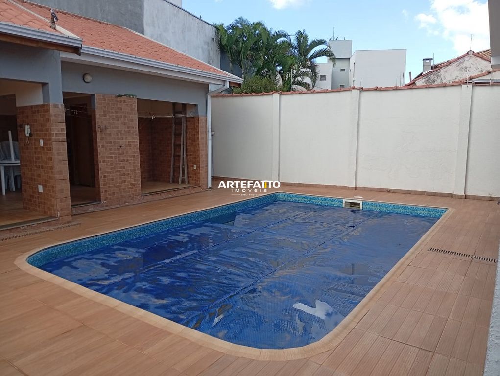 Casa à venda com 3 quartos, 242m² - Jardim Santana,Franca 