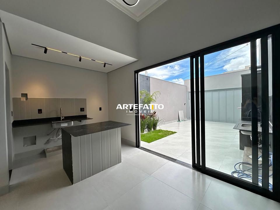 Casa com 3 dormitórios no bairro Parque Moema - Zbroker Imóveis