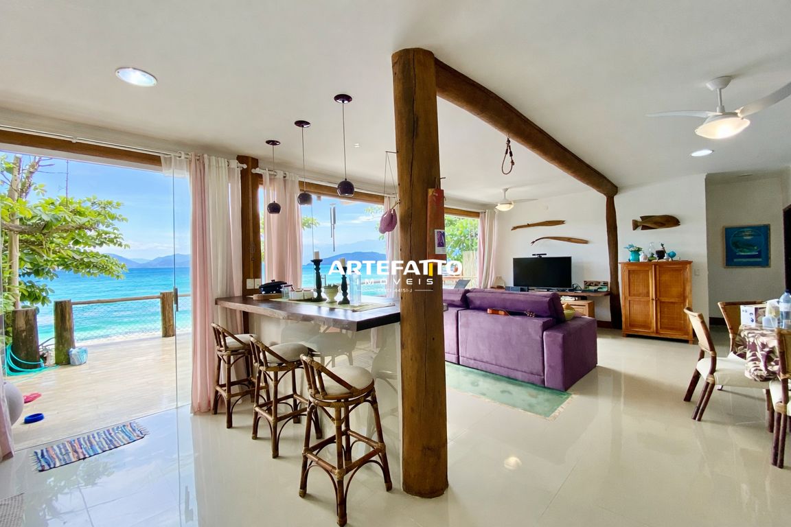 Casa à venda com 3 quartos, 960m² - Praia da Almada,Ubatuba 