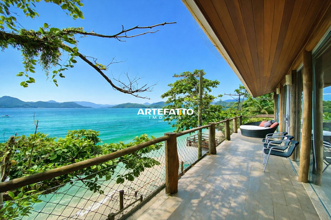 Casa à venda com 3 quartos, 960m² - Praia da Almada,Ubatuba 