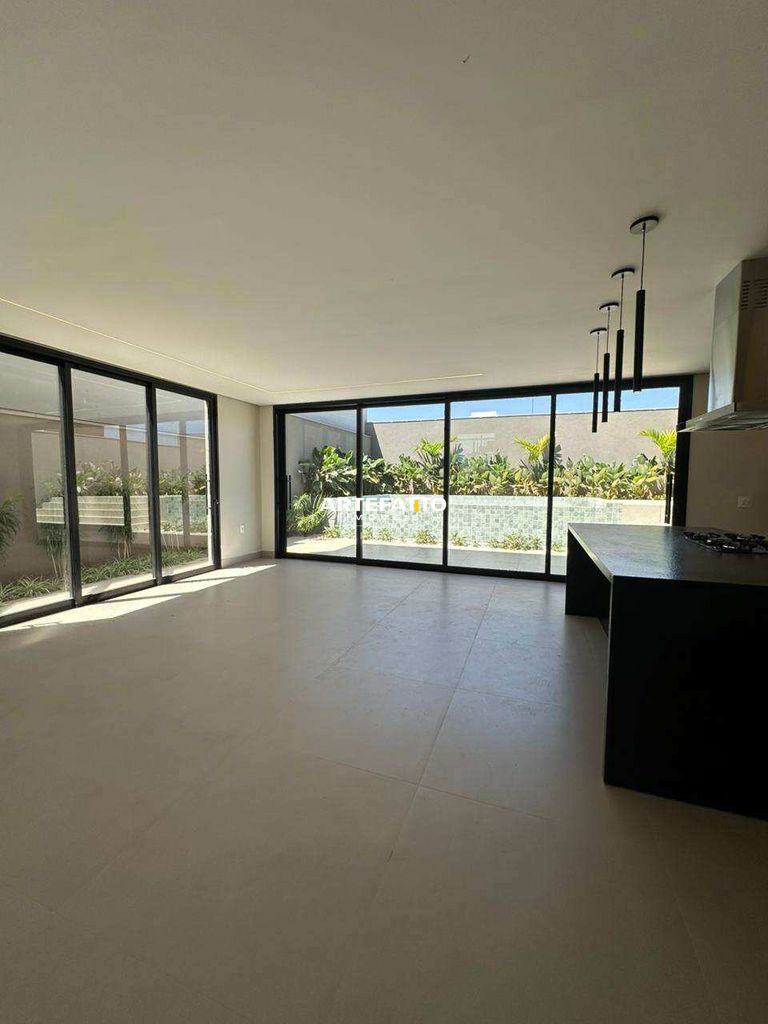 Casa à venda com 3 quartos, 240m² - Villa Piemonte,Franca 